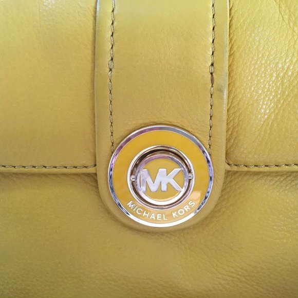Michael Kors Large Yellow Leather Handbag - Picture 9 of 16